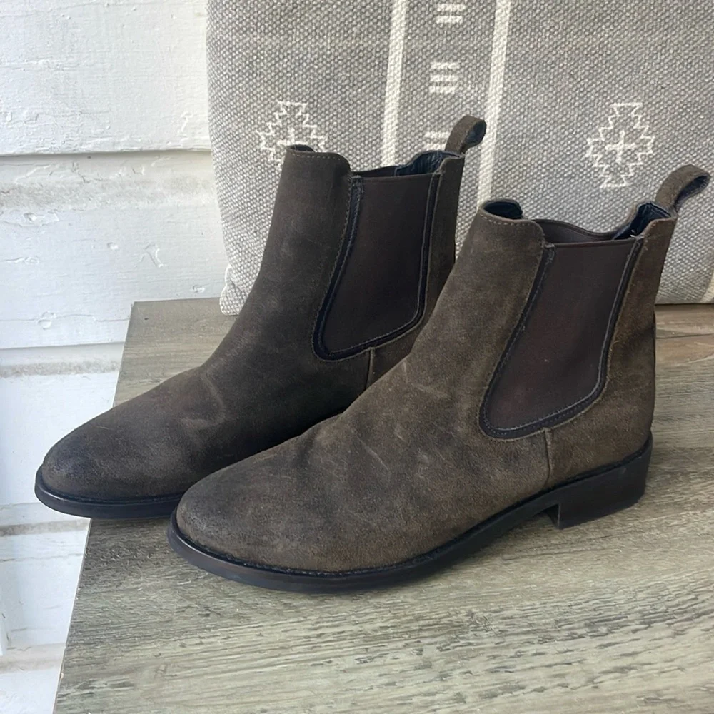 Women’s Chelsea boots